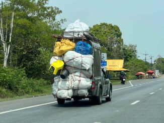 Ute overloaded in thailand 1