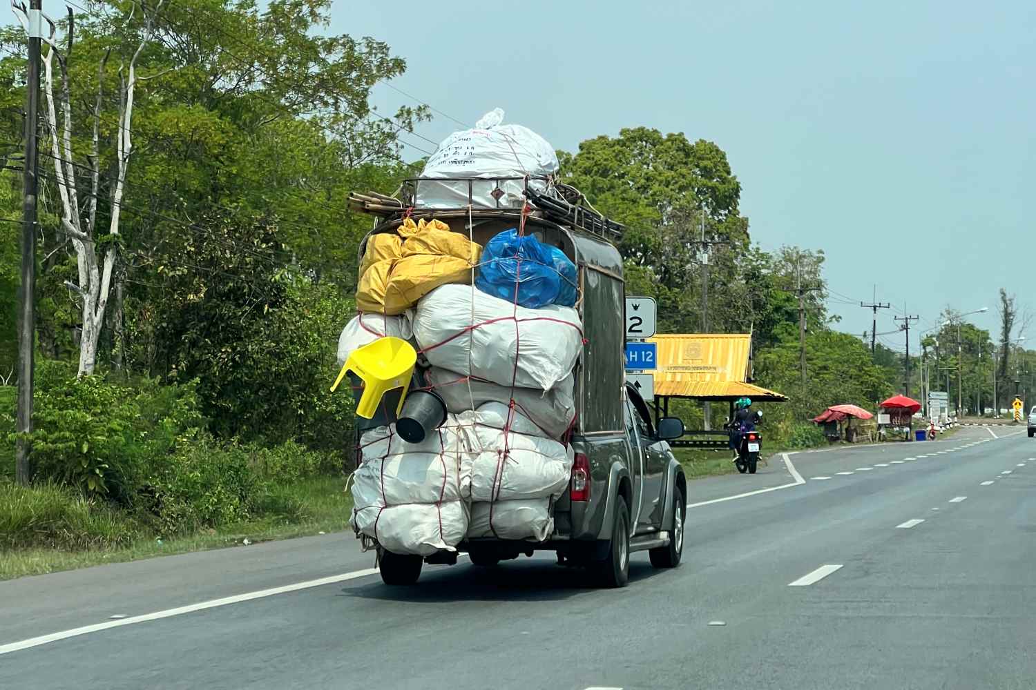 Ute overloaded in thailand 1