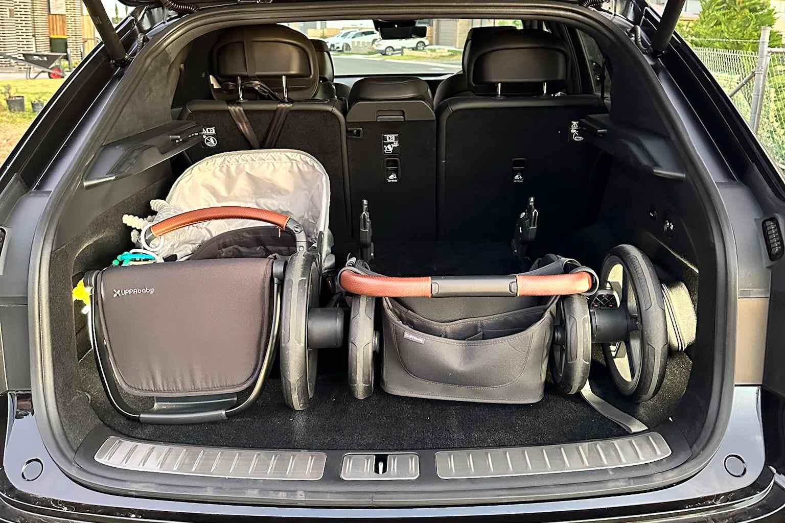 2026 Genesis GV80 Coupe Black boot with bub gear 1