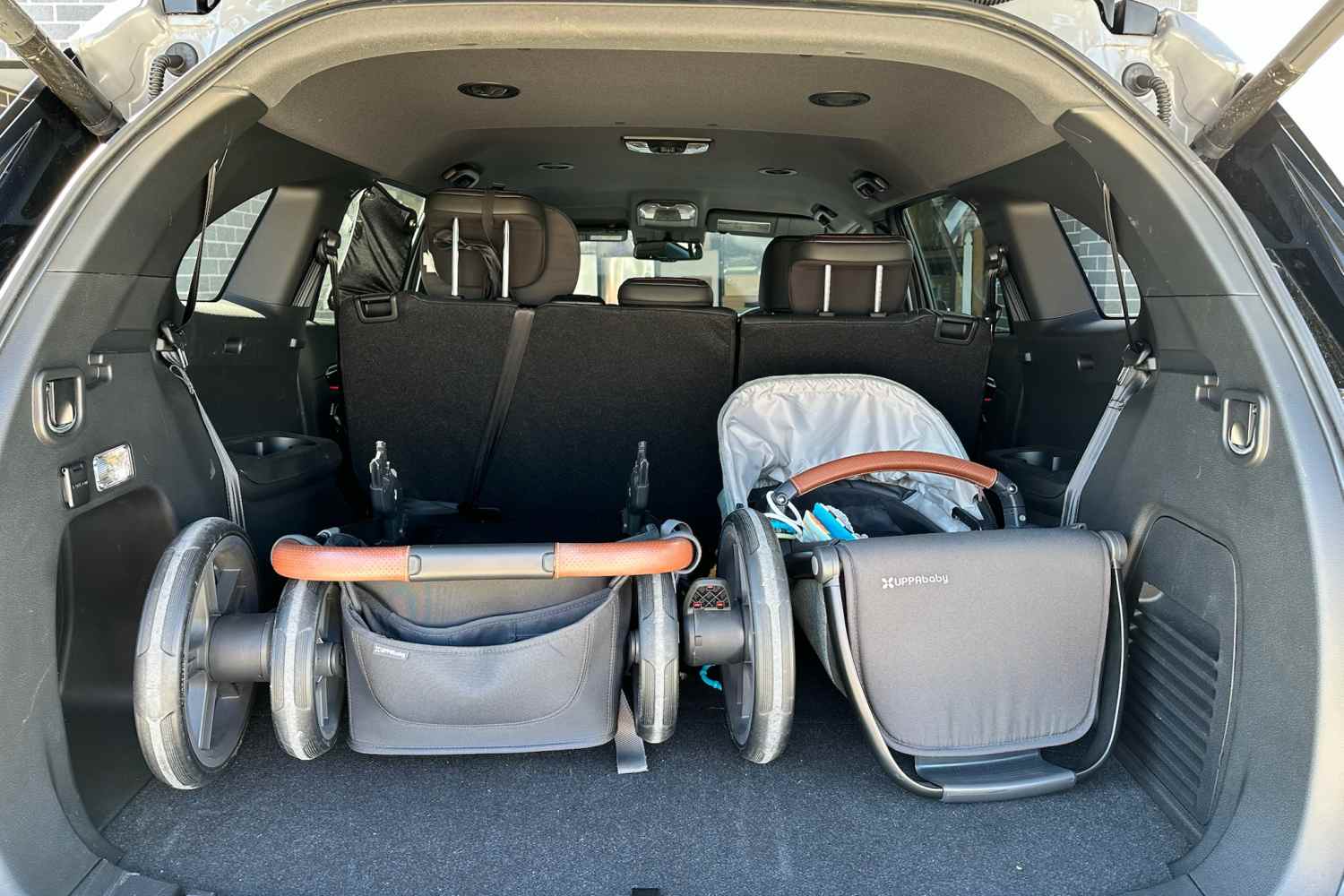 2026 Isuzu MU-X X-Terrain boot 2