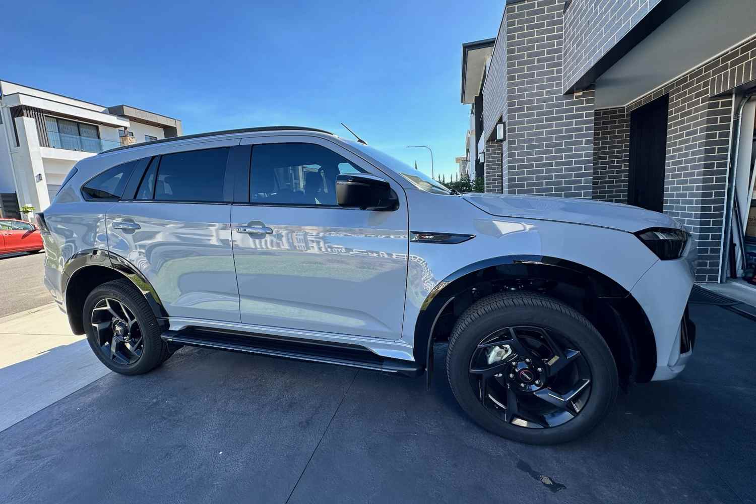 2026 Isuzu MU-X X-Terrain profile 2