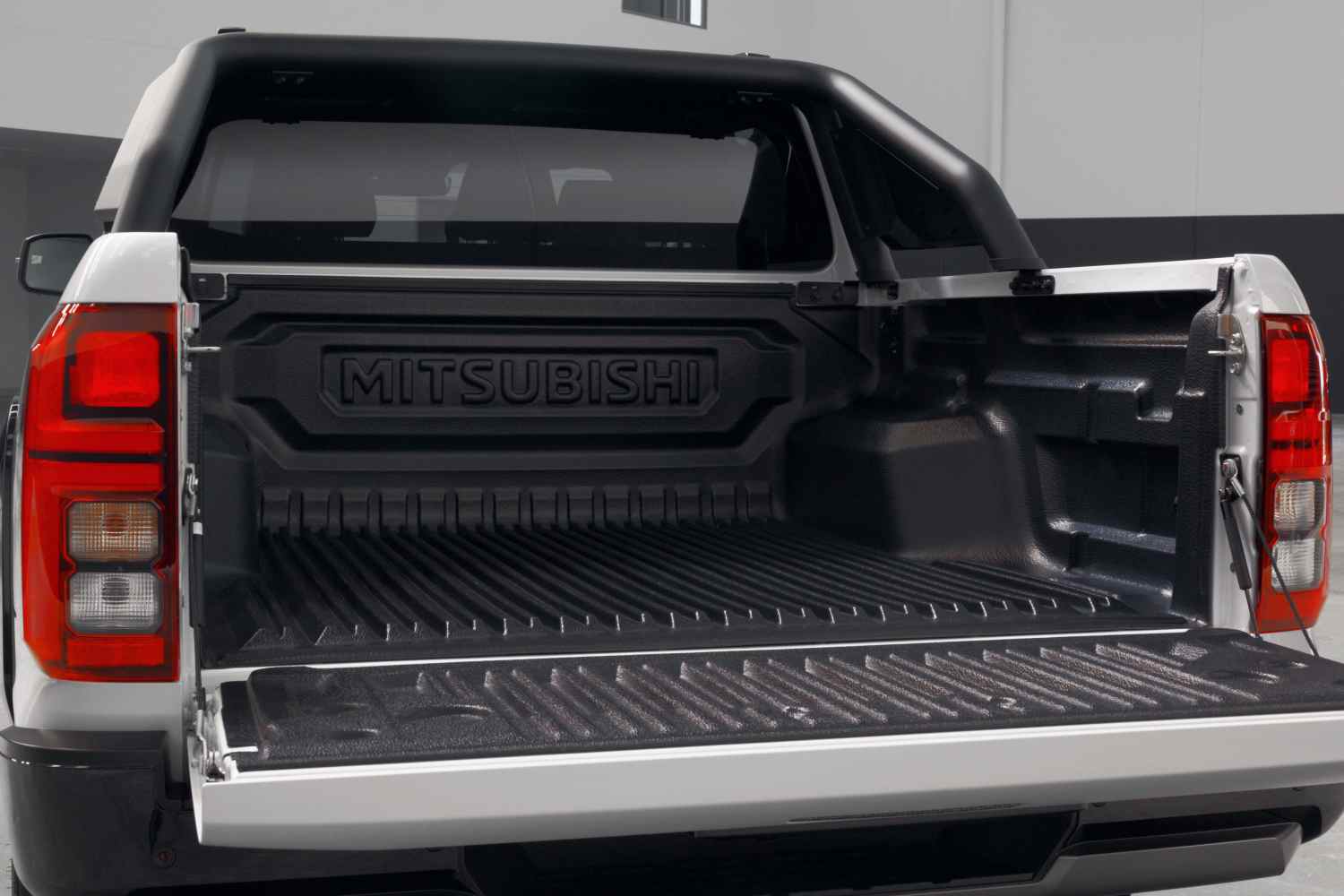 2026 -Mitsubishi-Triton-Raider-Preview-35