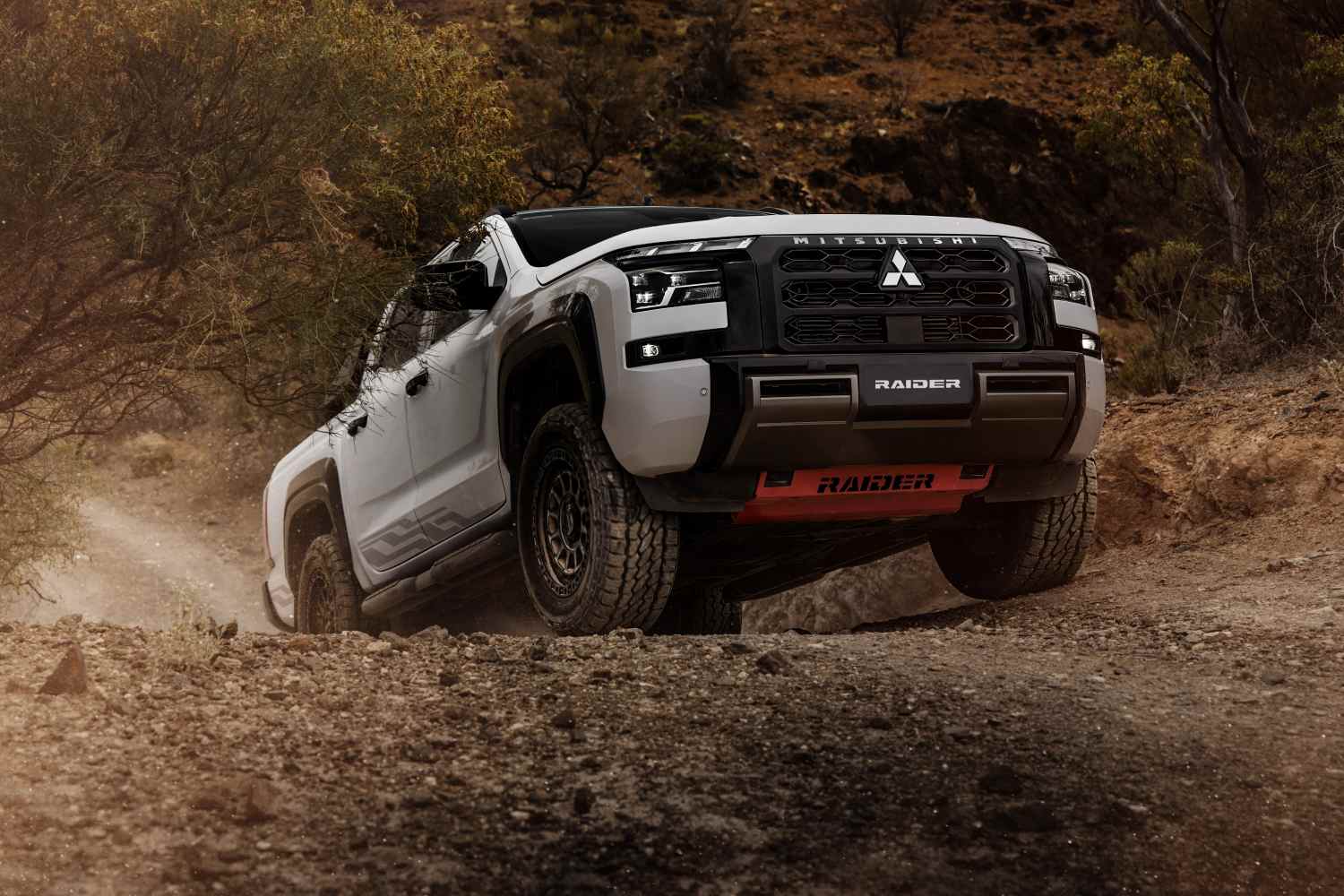 2026 -Mitsubishi-Triton-Raider-Preview-38