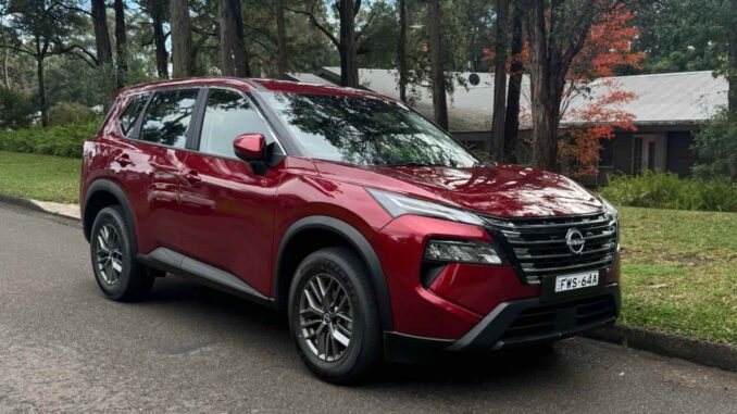 2026 Nissan X-Trail ST 2WD SUV front quarter 1