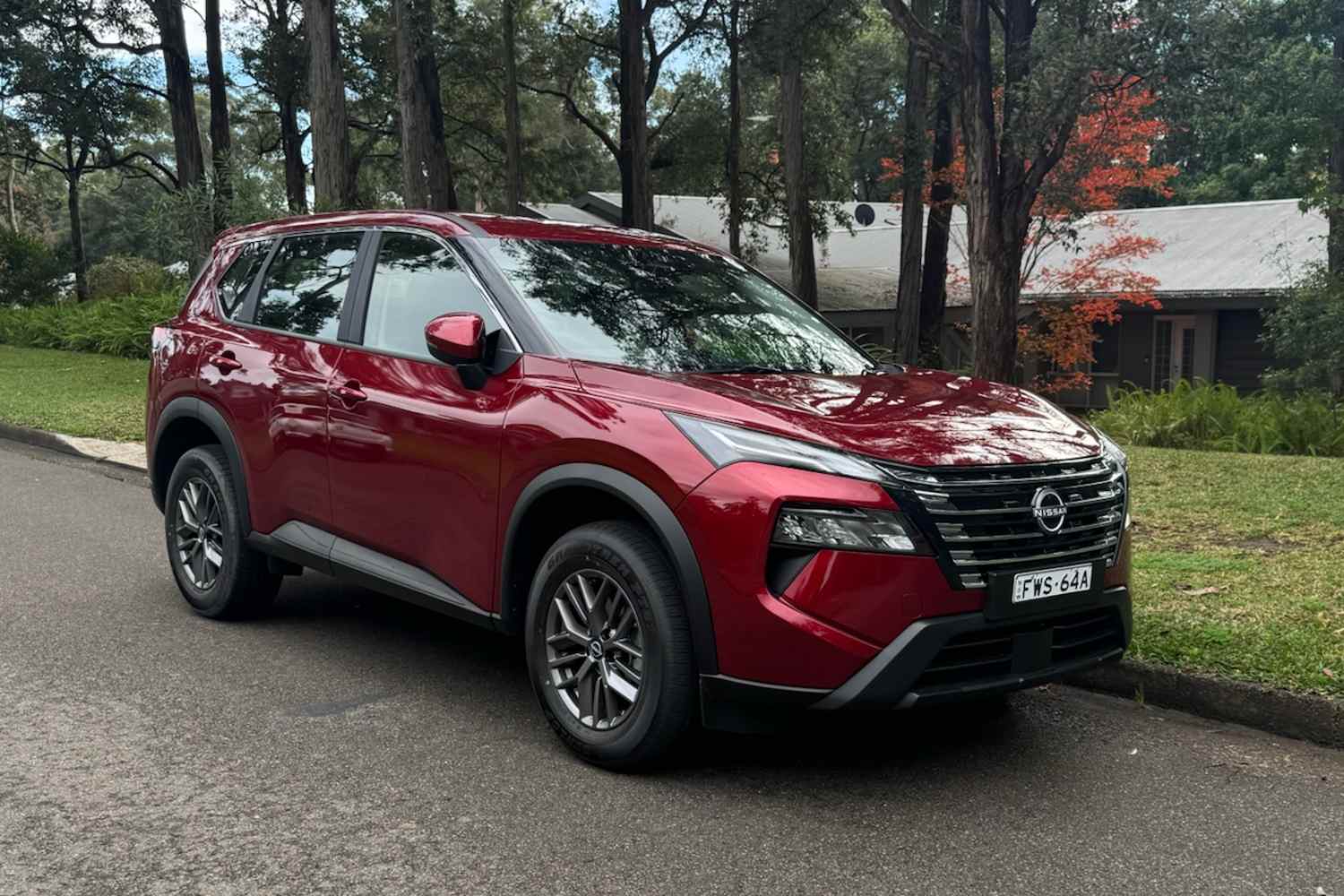 2026 Nissan X-Trail ST 2WD SUV front quarter 1