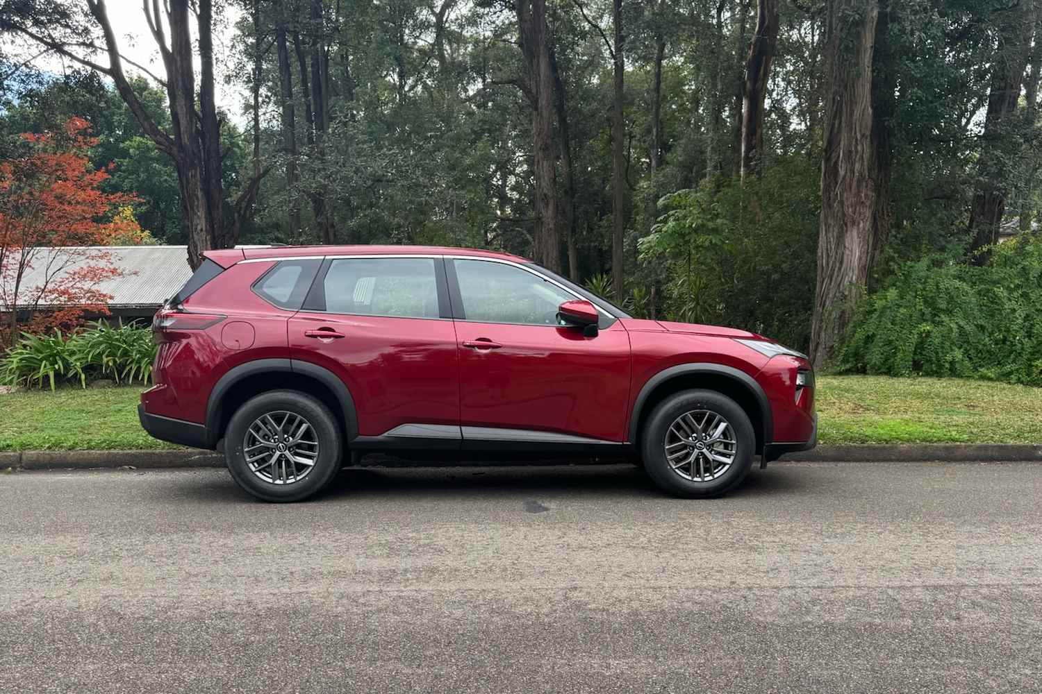 2026 Nissan X-Trail ST 2WD SUV profile 1