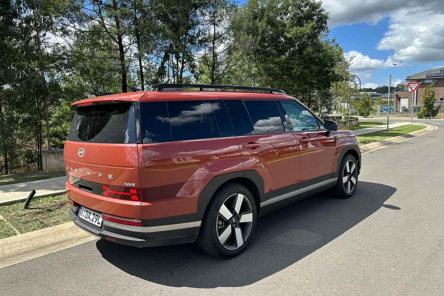 Hyundai Santa Fe Caligrahy exterior rear quarter 1