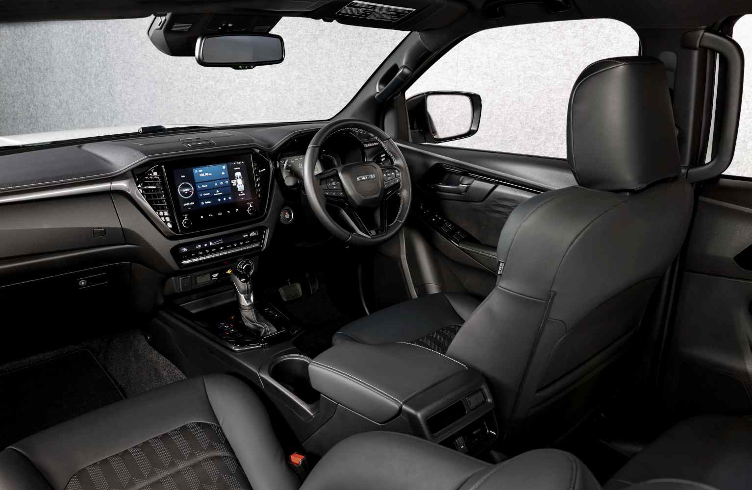 Isuzu D-MAX BLADE Interior Details (11)