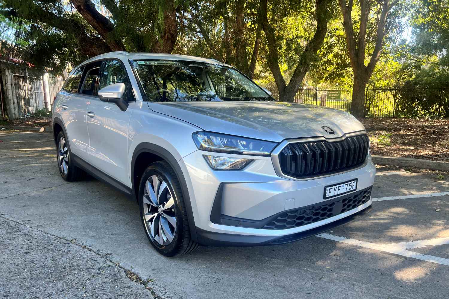 Skoda Kodiaq Select PHEV front quarter 1