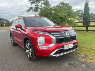2026 Mitsubishi Outlander Exceed five seat SUV front quarter 1