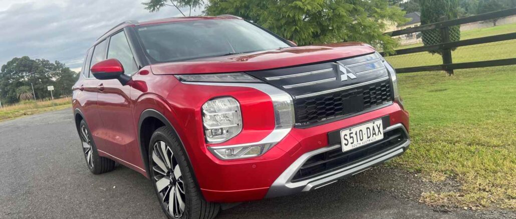 2026 Mitsubishi Outlander Exceed five seat SUV front quarter 2