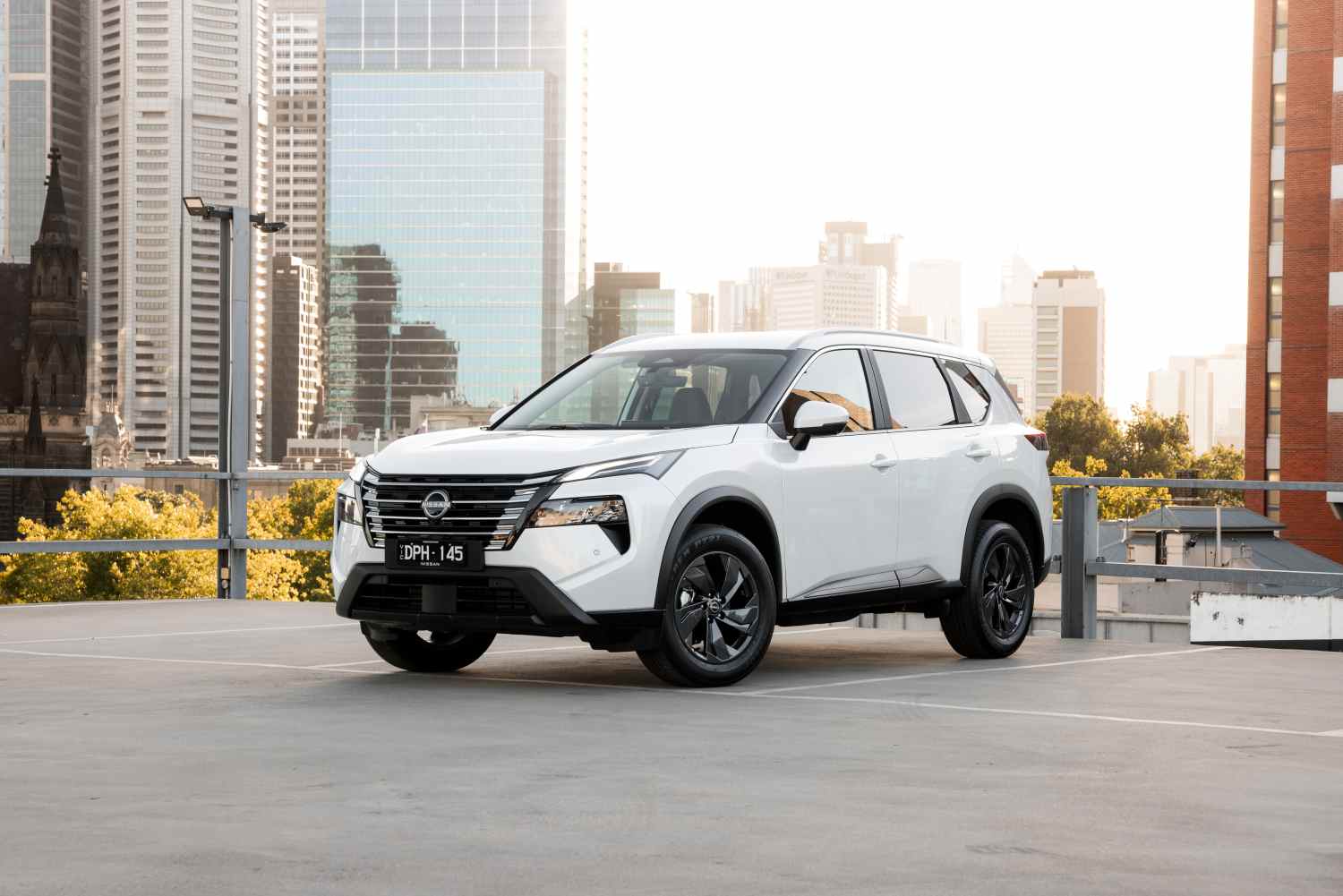 2026 Nissan MY26 X-TRAIL - ST-L - White Exterior - Front 3-4 (alt 2)