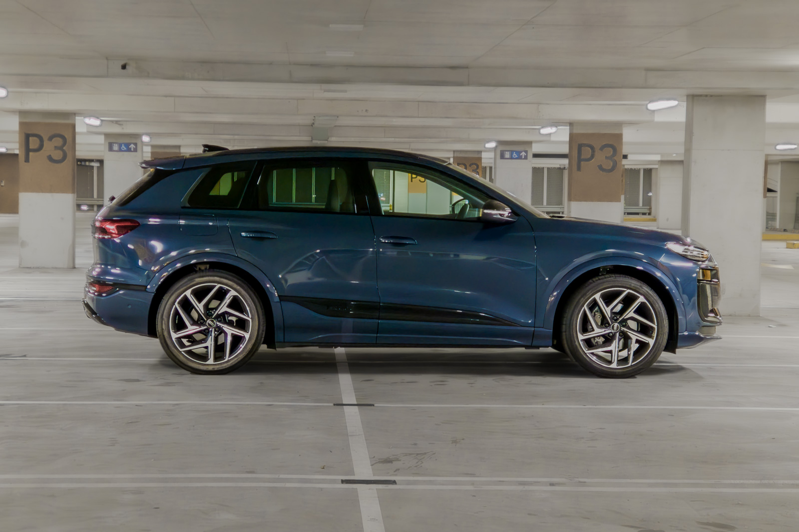 Audi-Q6-e-tron-Driver-side (1)