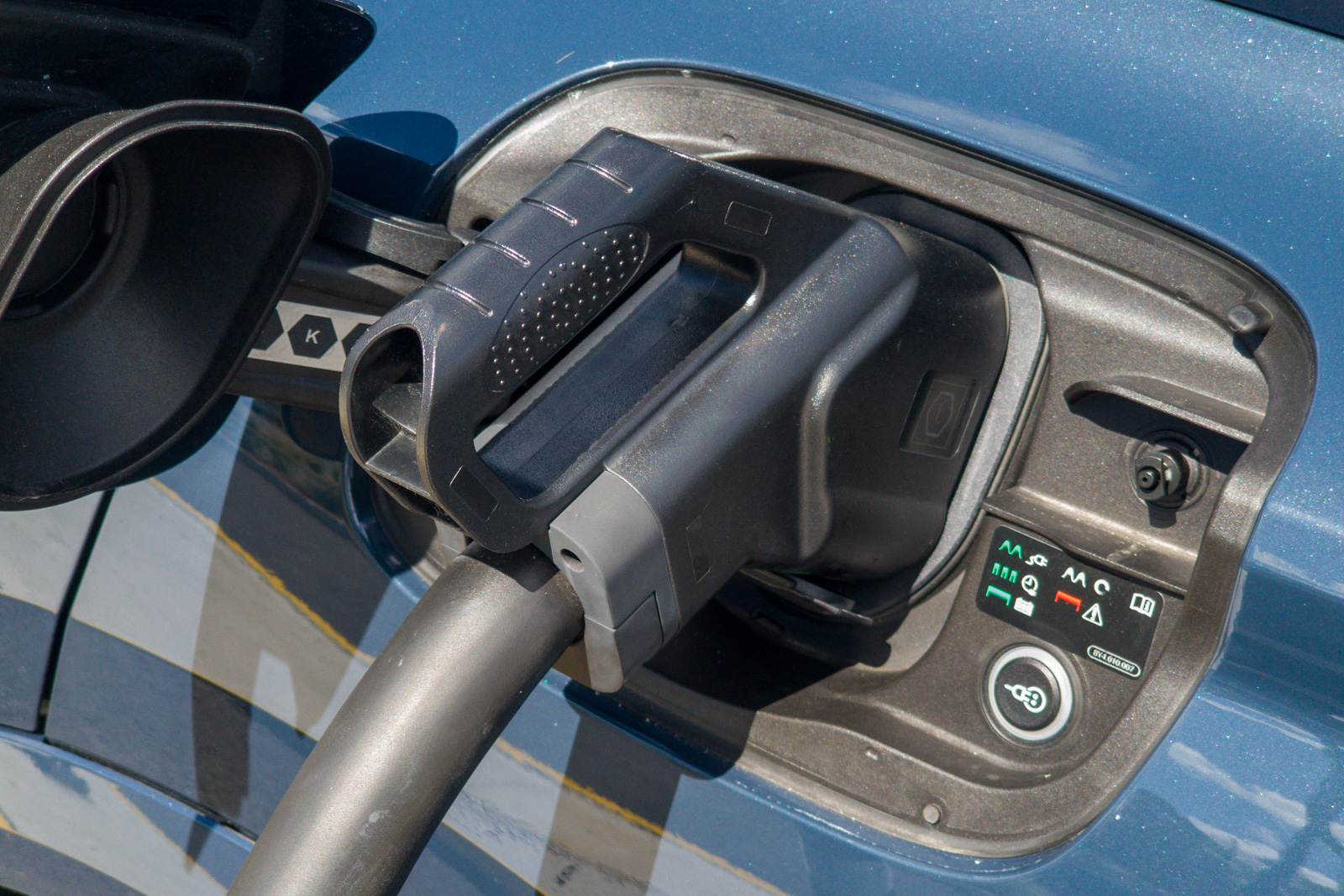 Audi-Q6-e-tron-charger-inserted