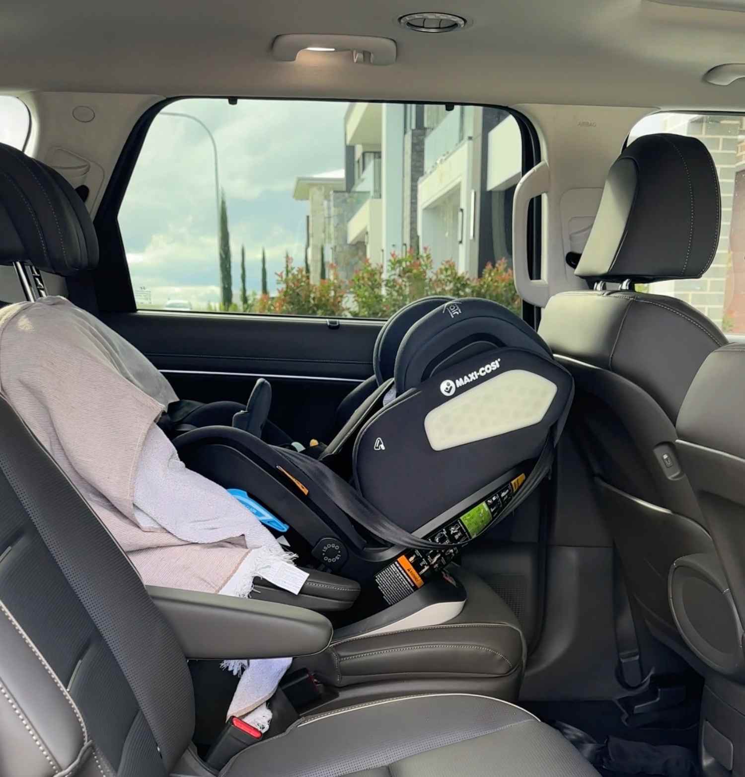 Hyundai Palisade Caligraphy baby seat 1