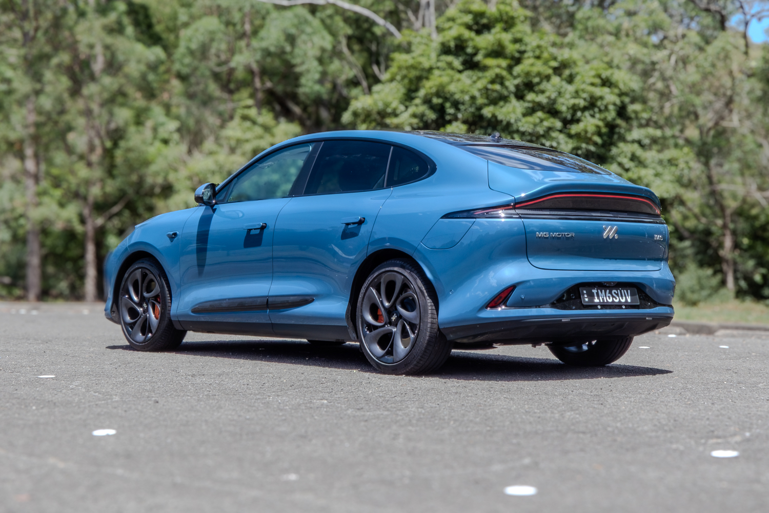 im6-performance-2025-rear-passenger