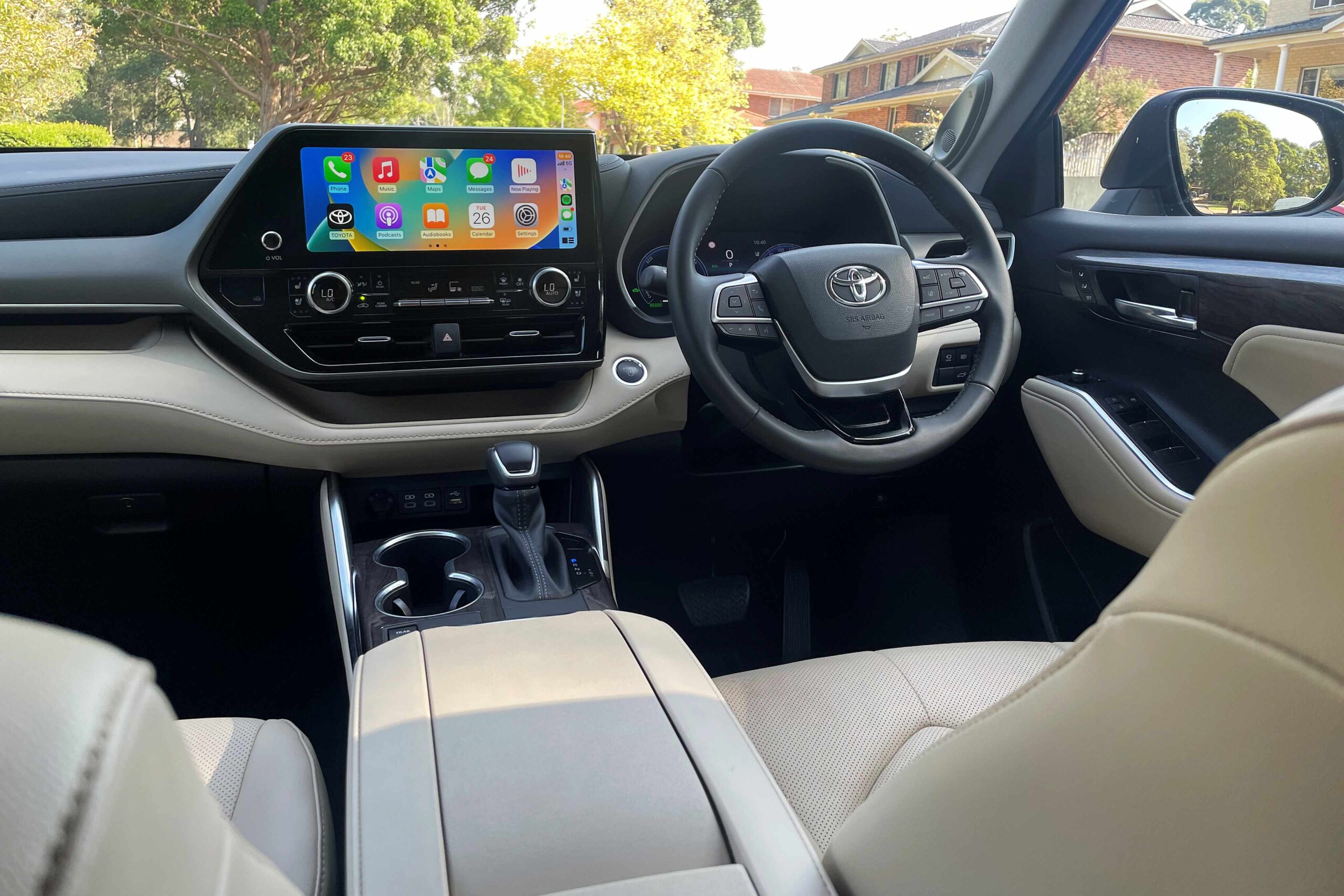 2024 Toyota Kluger Grande Hybrid front interior middle seats