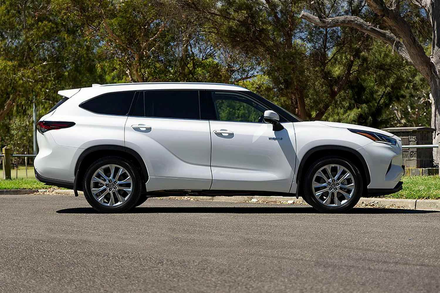 2026 Toyota Kluger Hybrid profile 1