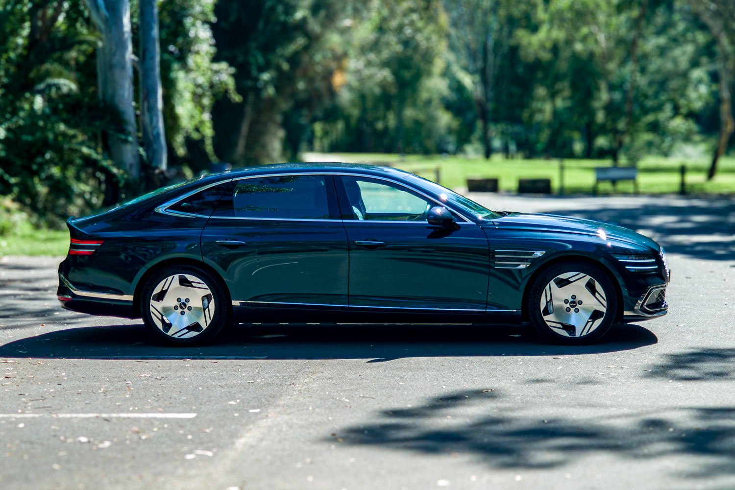 2026-genesis-g80-side-profile-passenger