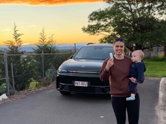 Leapmotor C10 with mum and bub