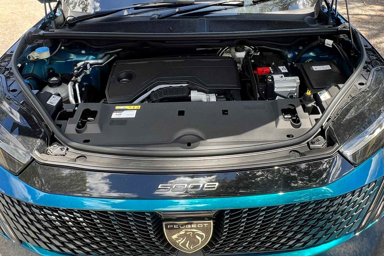 Peugeot 5008 GT Premium Hybrid engine