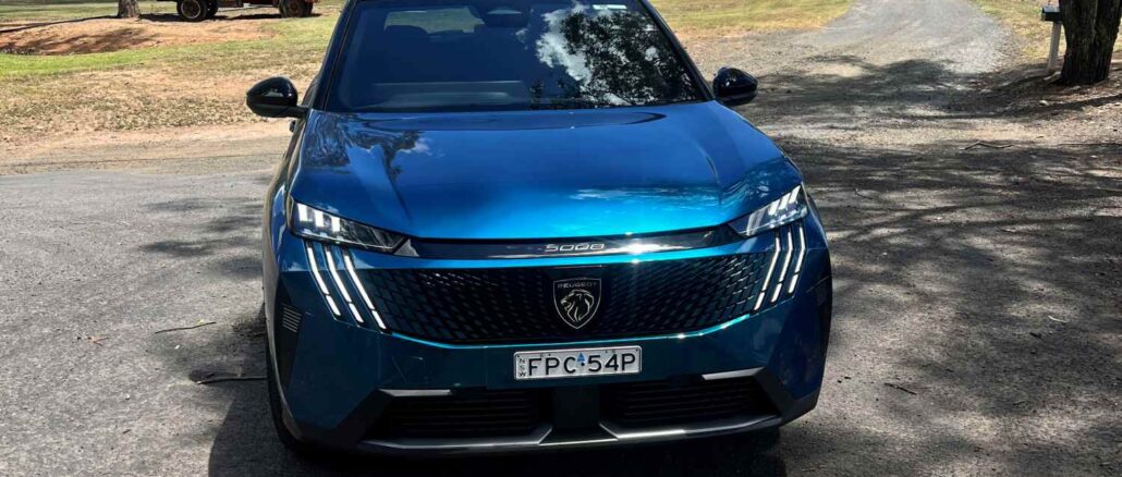 Peugeot 5008 GT Premium Hybrid front grill 1