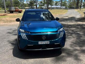 Peugeot 5008 GT Premium Hybrid front grill 1