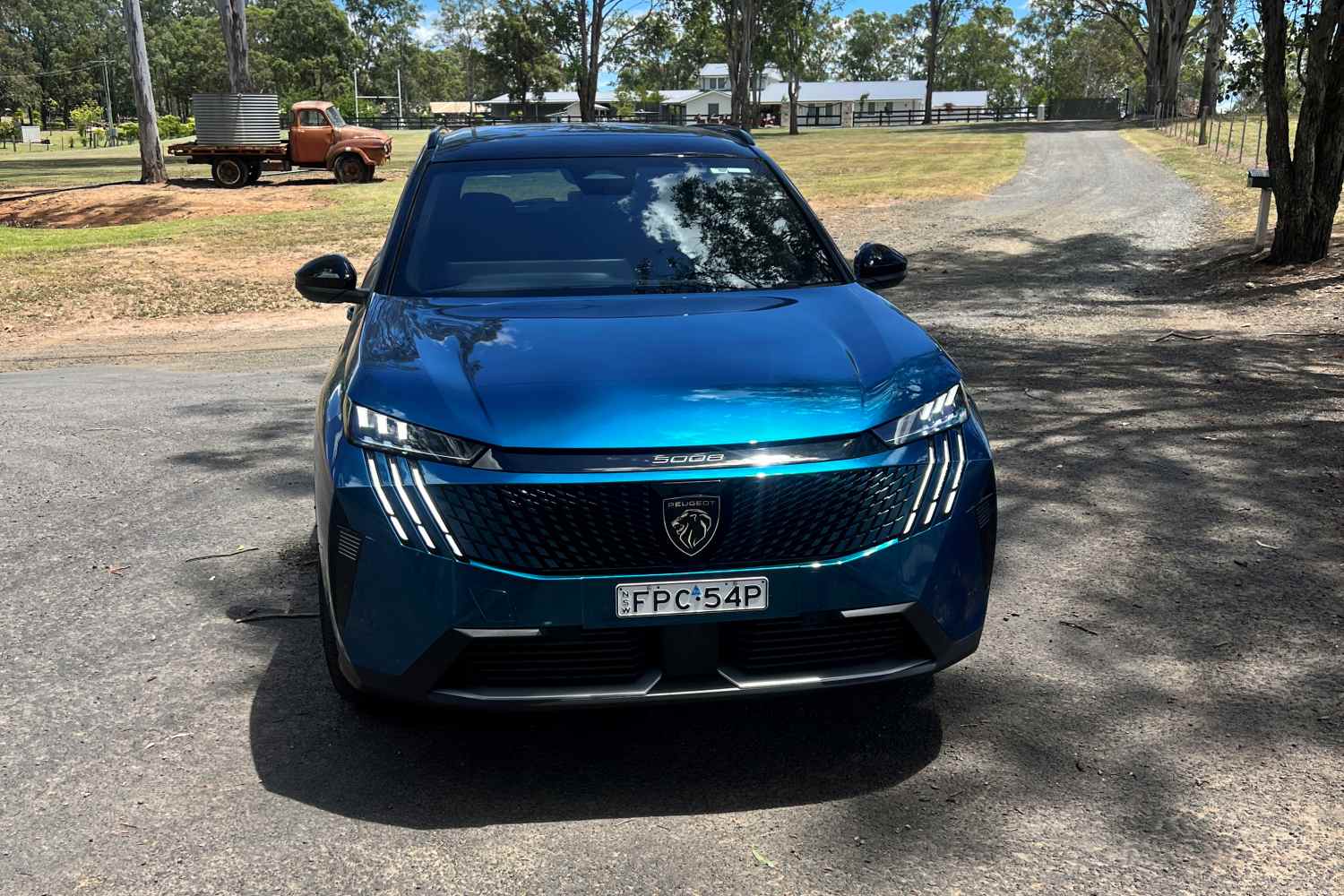 Peugeot 5008 GT Premium Hybrid front grill 1