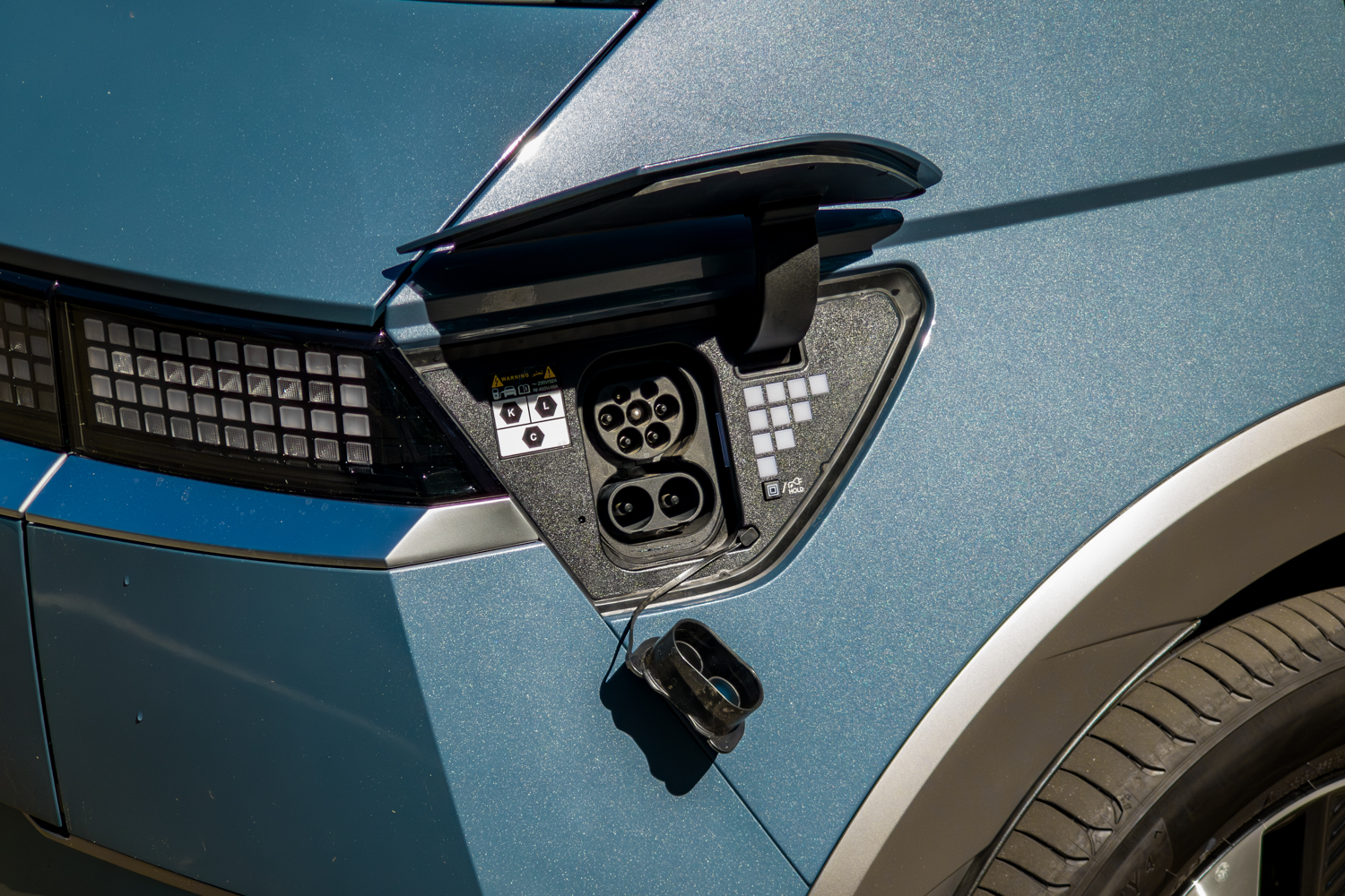 2026-hyundai-ioniq-5-charge-port-open