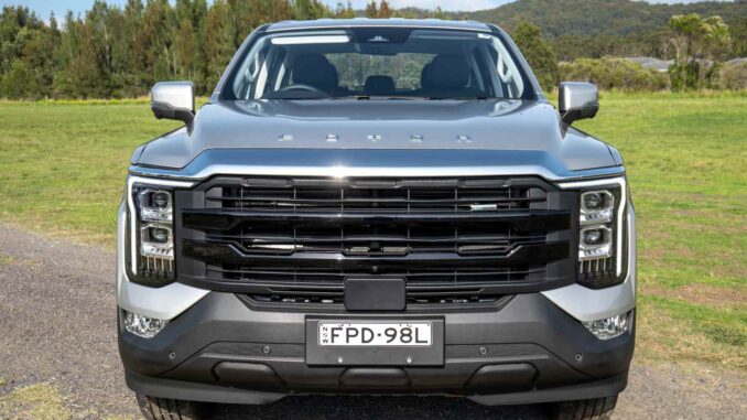 FOTON Tunland V7 C 4X2 front grill and LED lights 1