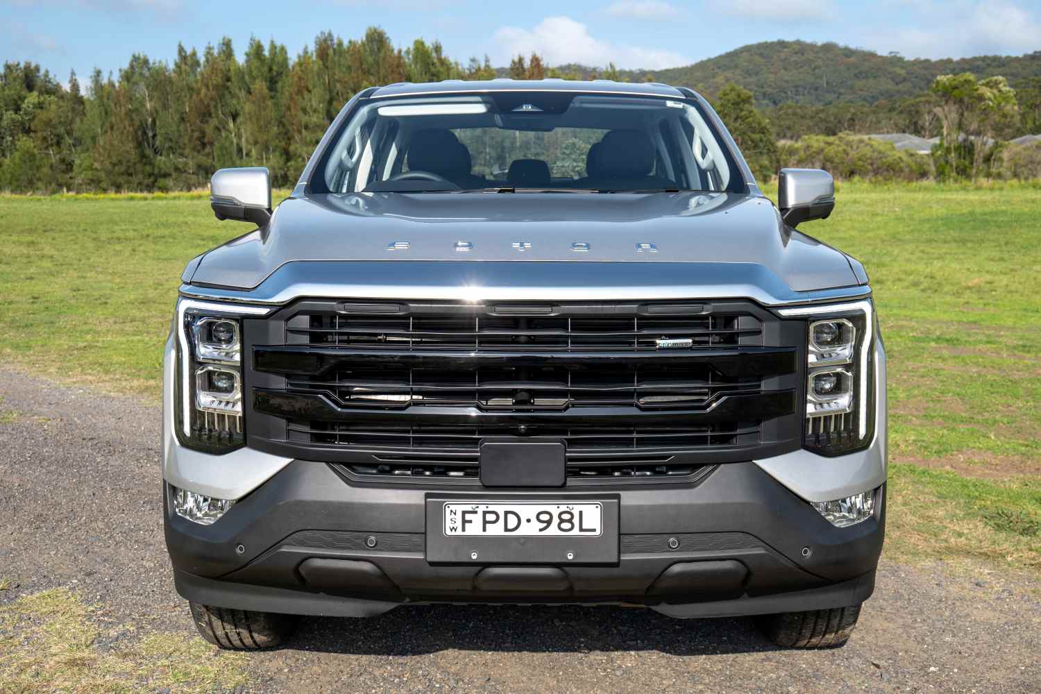 FOTON Tunland V7 C 4X2 front grill and LED lights 1