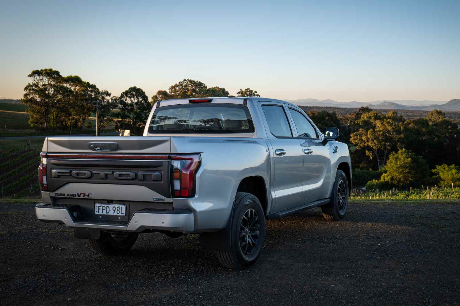 FOTON Tunland V7 C 4X2 rear quarter 1