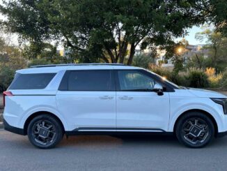 2025 Kia Carnival GT-Line hybrid profile 1