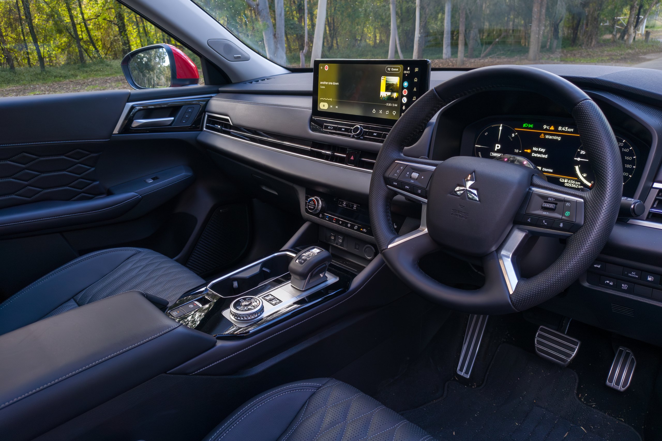 2026-mitsubishi-outlander-phev-exceed-driver-cockpit-from-passenger-side (1)