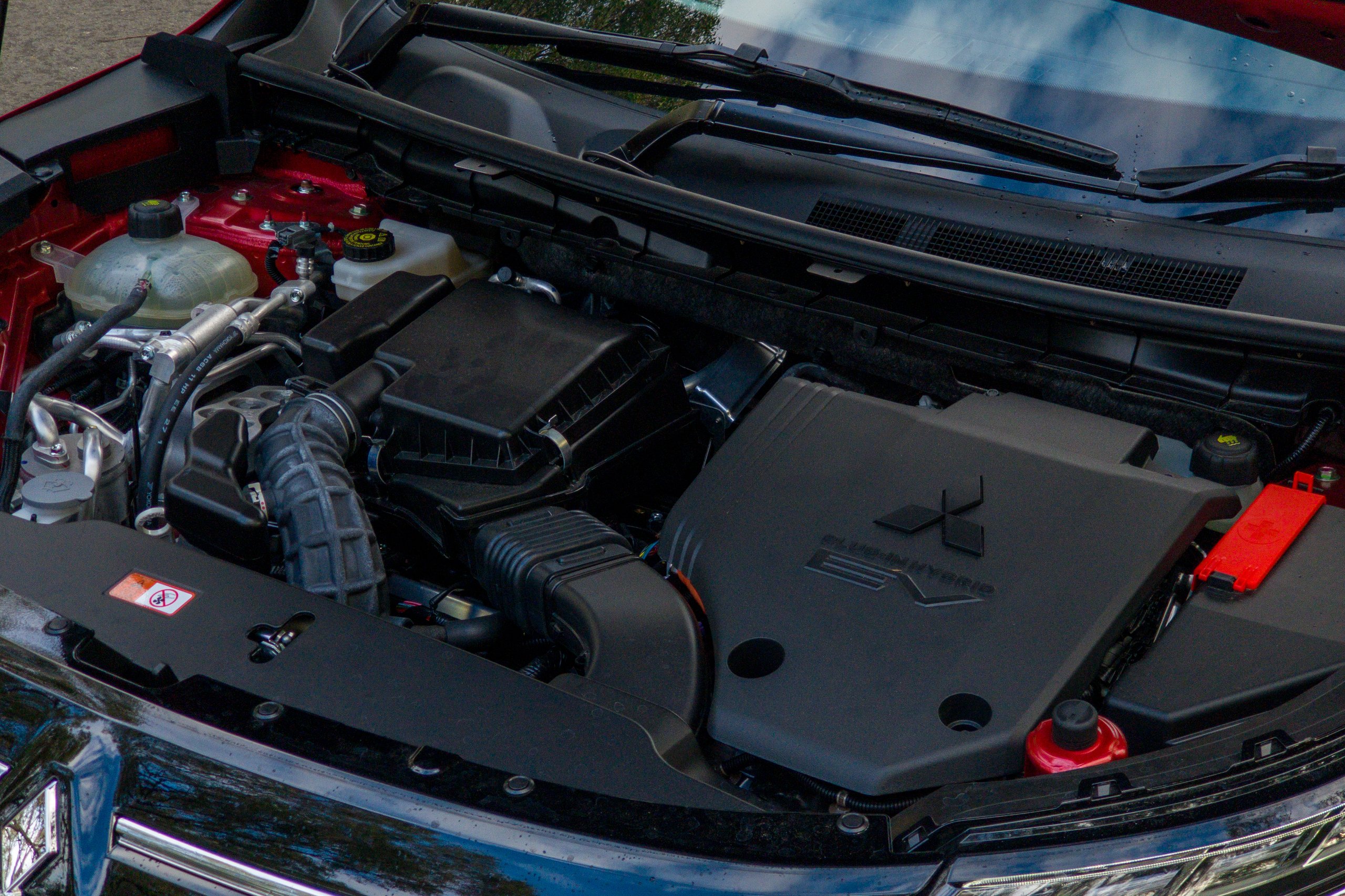 2026-mitsubishi-outlander-phev-exceed-engine-bay