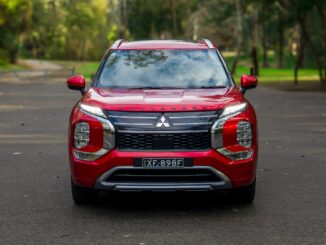 2026-mitsubishi-outlander-phev-exceed-front-straight-on-5
