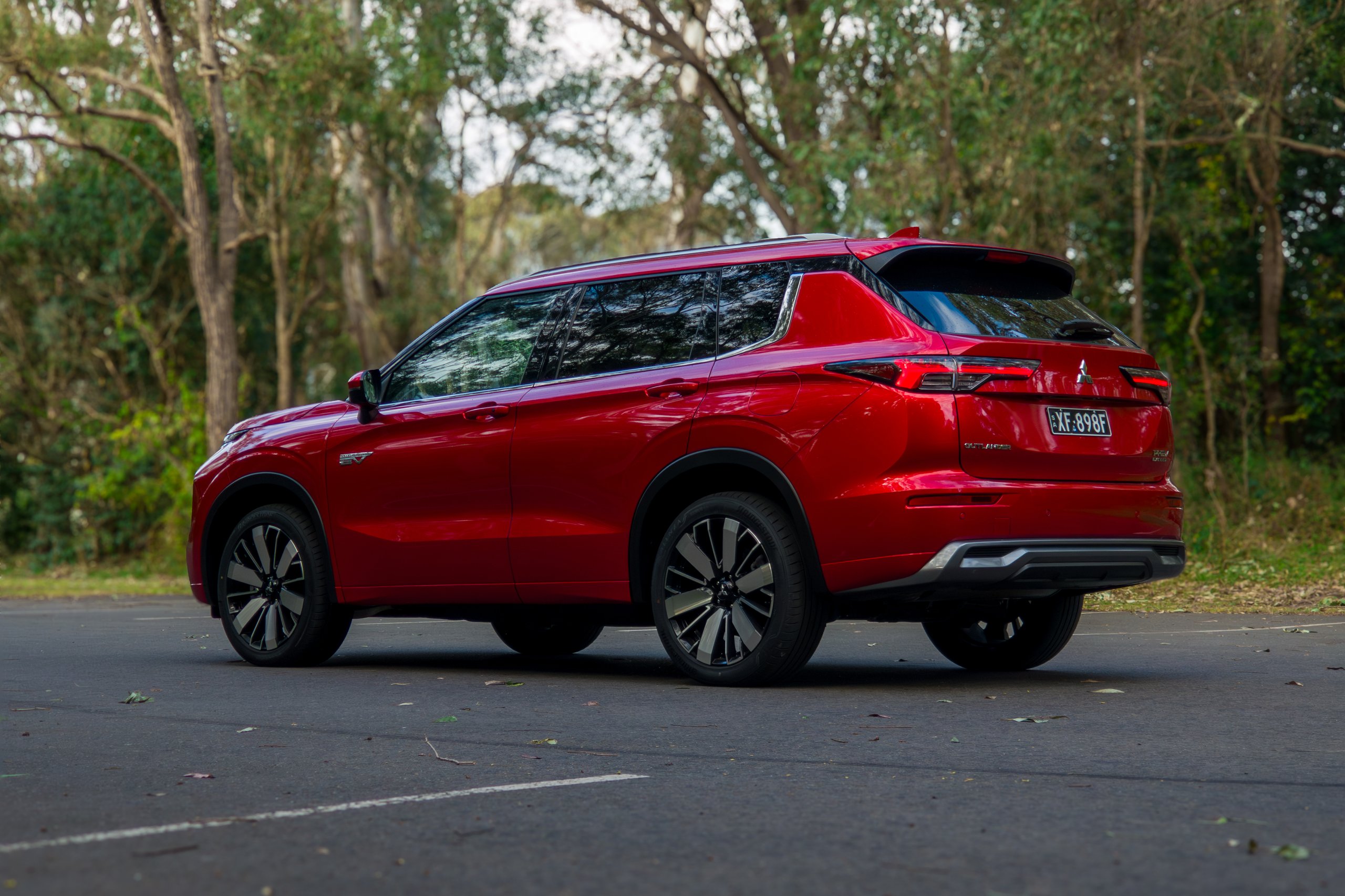 2026-mitsubishi-outlander-phev-exceed-passenger-side-rear-three-quarter