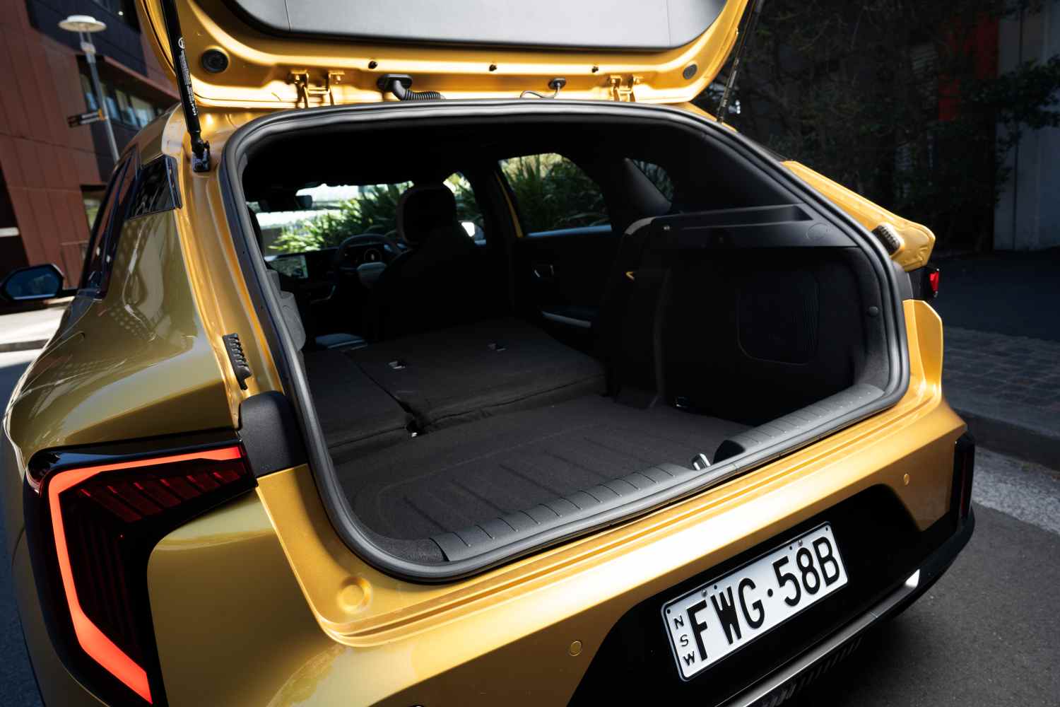 Kia K4 GT-Line Hatch gold boot 1