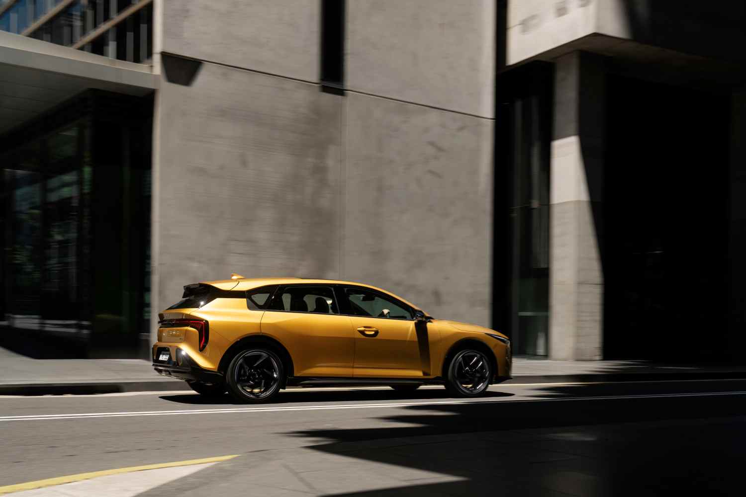 Kia K4 GT-Line Hatch gold profile 1