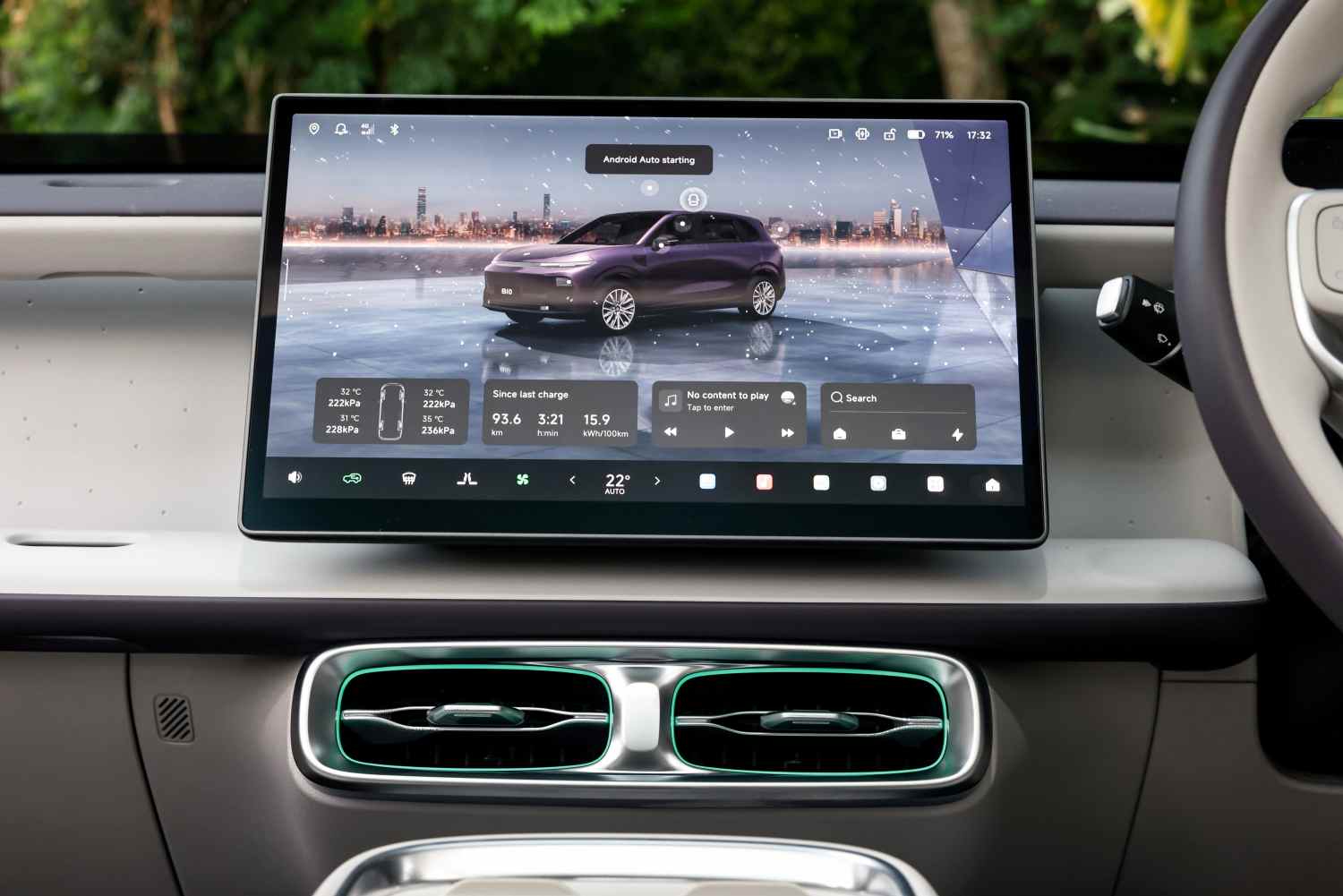 Leapmotor B10 front central screen 1