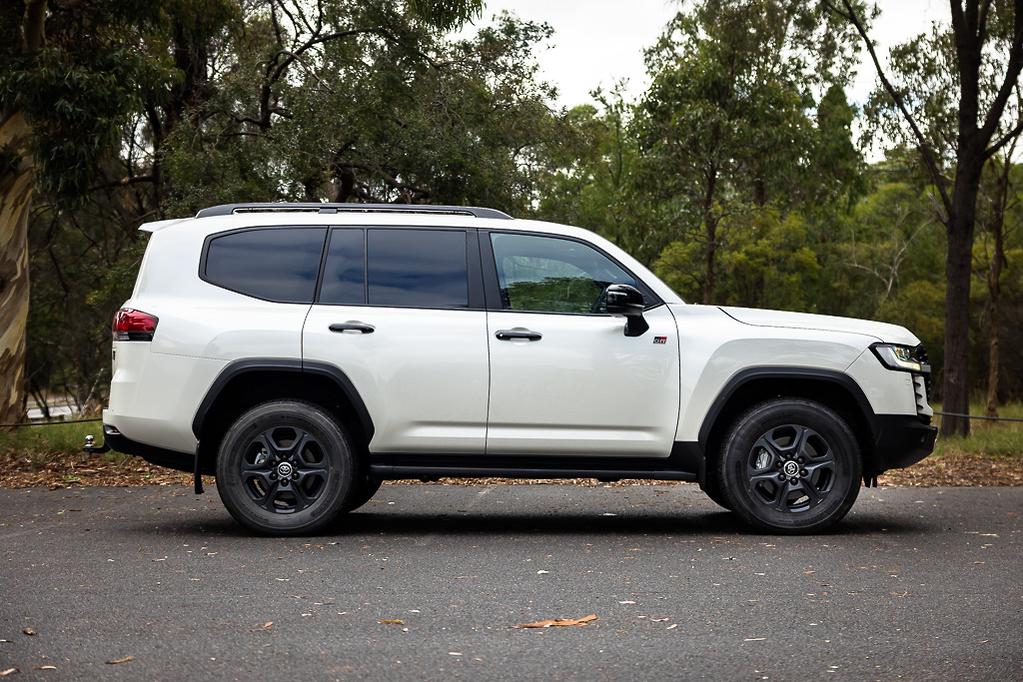 Toyota LandCruiser 300 GR Sport V6 diesel profile 