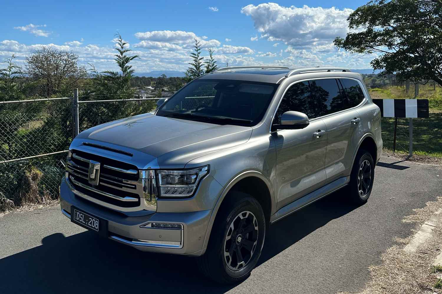2026 GWM Tank 500 Ultra PHEV front quarter 1