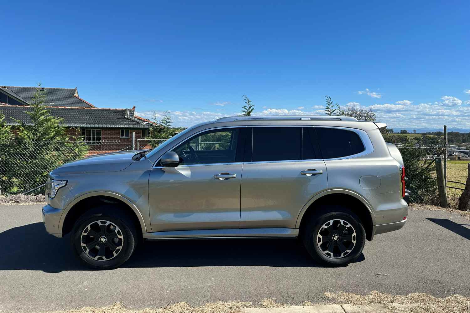 2026 GWM Tank 500 Ultra PHEV profile 1