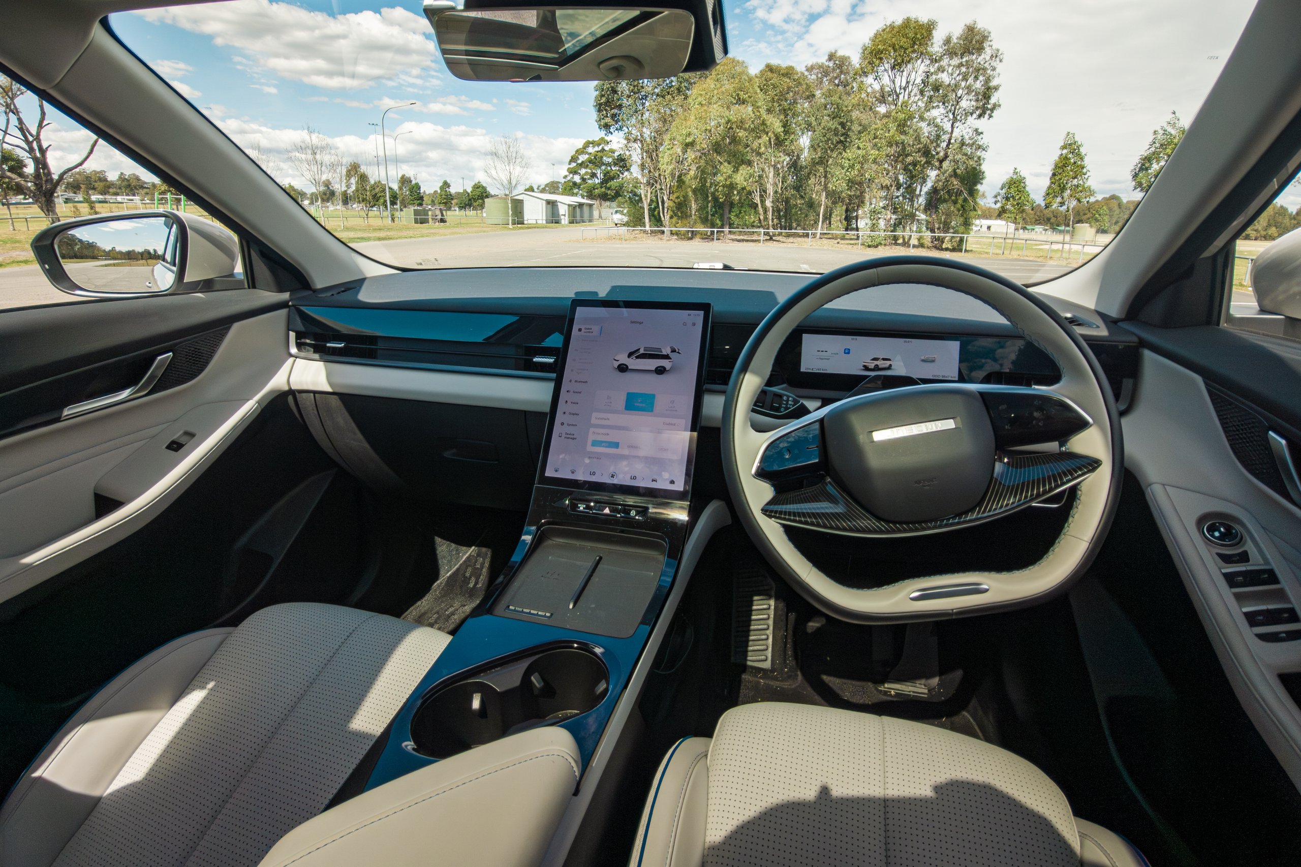 2026-jaecoo-j5-ev-summit-dashboard-from-rear