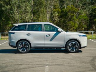 2026-jaecoo-j5-ev-summit-side-profile-driver-side-1536x1024